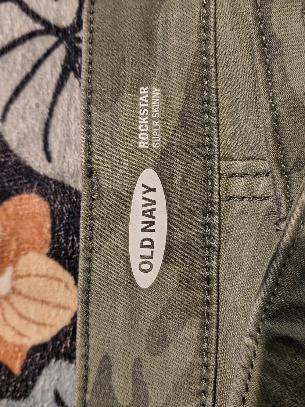 Old Navy Women's Camo Slim Pants in Olive